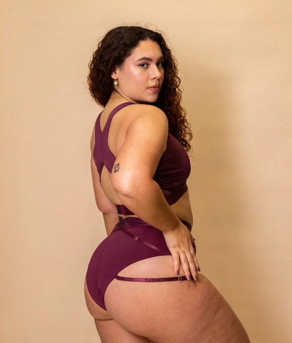 Perla Shorts - Matte Wine