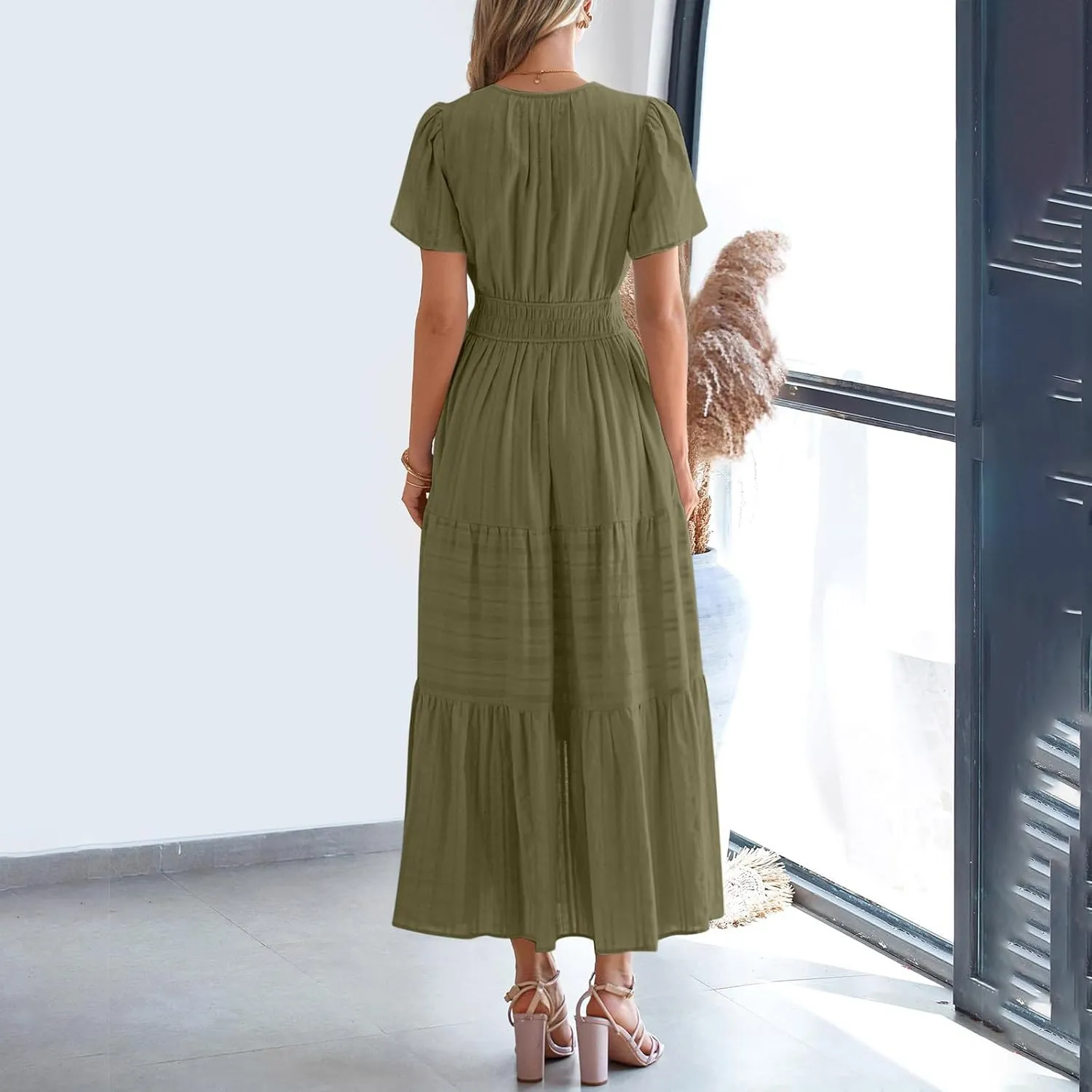 Womens Summer 2025 Casual Midi Dresses Lightweight Short Sleeve V Neck Elastic Waist Boho Beach Dress with Pockets